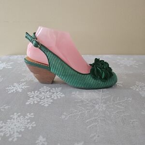 Miz Mooz Green Slingback Heels Floral Accent Vintage Look Round Toe Enya Sz 7.5